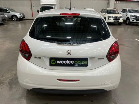 2018-Peugeot-208-12-PureTech-Active-5-dr_5