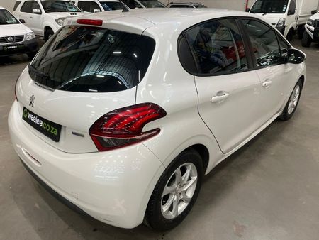 2018-Peugeot-208-12-PureTech-Active-5-dr_6