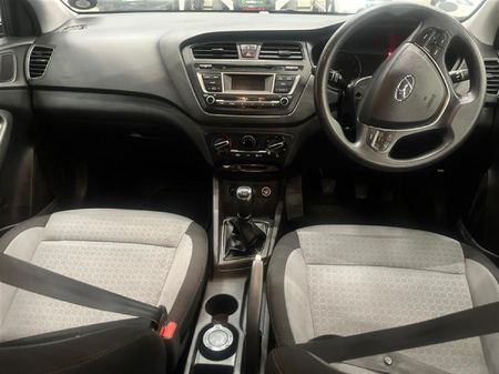 2016-Hyundai-i20-12-Motion_10