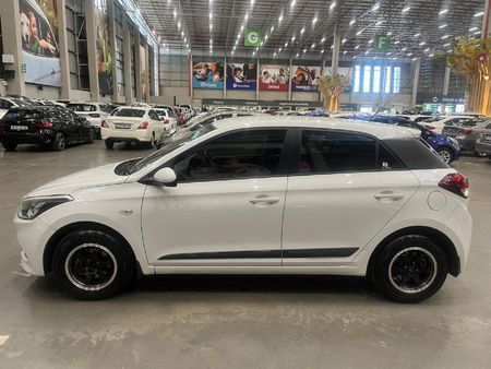 2016-Hyundai-i20-12-Motion_2