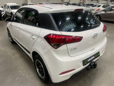 2016-Hyundai-i20-12-Motion_3