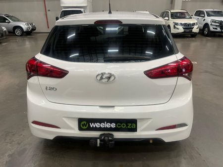 2016-Hyundai-i20-12-Motion_4