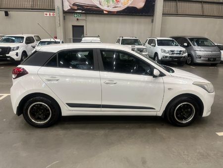 2016-Hyundai-i20-12-Motion_6