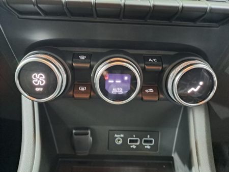 2026-Renault-Captur-13T-EDC_9