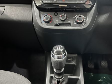 2026-Renault-Kwid-10-Techno_9