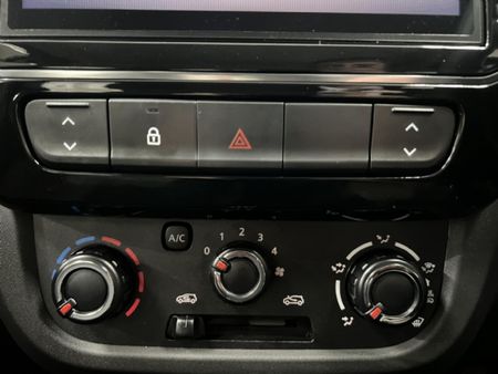 2026-Renault-Kwid-10-Techno_7