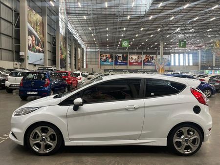 2014-Ford-Fiesta-ST-16-EcoBoost-GDTi_3