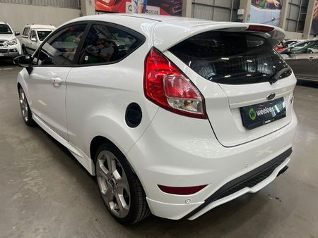 2014-Ford-Fiesta-ST-16-EcoBoost-GDTi_4