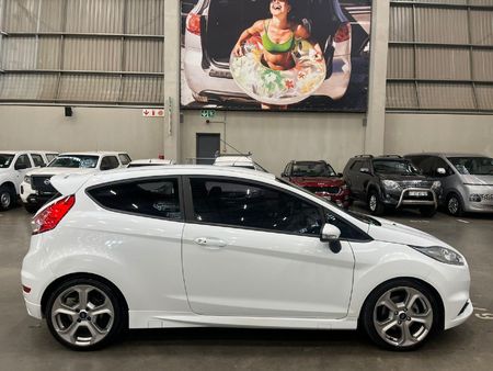 2014-Ford-Fiesta-ST-16-EcoBoost-GDTi_7