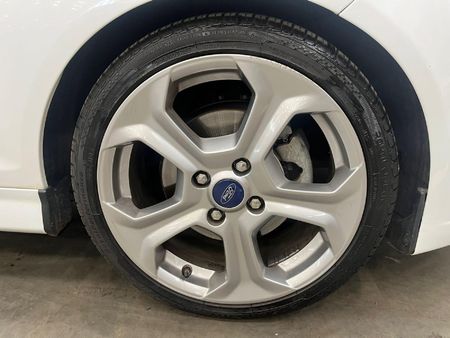 2014-Ford-Fiesta-ST-16-EcoBoost-GDTi_8