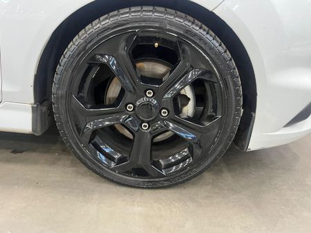 2014-Ford-Fiesta-ST-16-EcoBoost-GDTi_8
