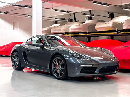 2017-Porsche-Cayman-718-S-Auto_0