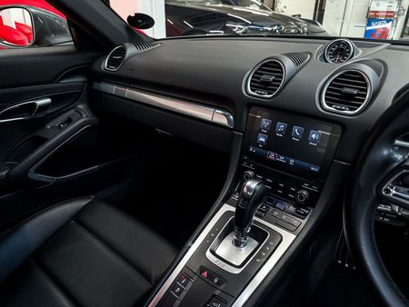 2017-Porsche-Cayman-718-S-Auto_9