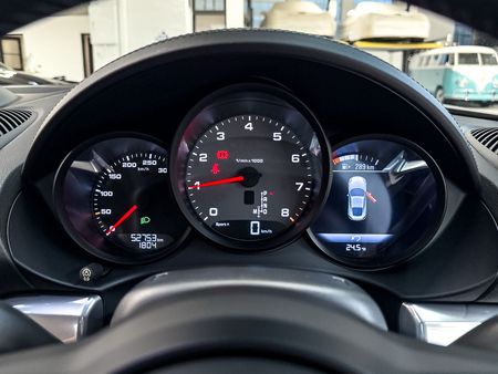 2017-Porsche-Cayman-718-S-Auto_13