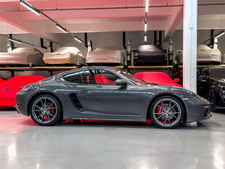 2017-Porsche-Cayman-718-S-Auto_2