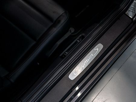 2017-Porsche-Cayman-718-S-Auto_6