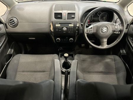 2014-Suzuki-SX4-20_9