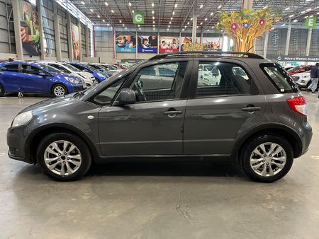 2014-Suzuki-SX4-20_5