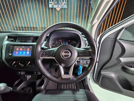 2025-Nissan-Navara-25D-XE-Double-Cab_9