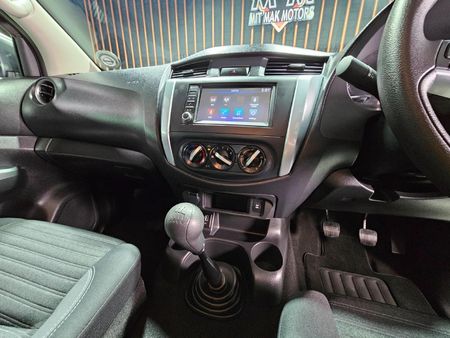 2025-Nissan-Navara-25D-XE-Double-Cab_12