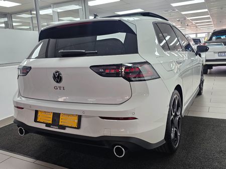 2026-Volkswagen-Golf-8-GTI-20-TSI-DSG_5
