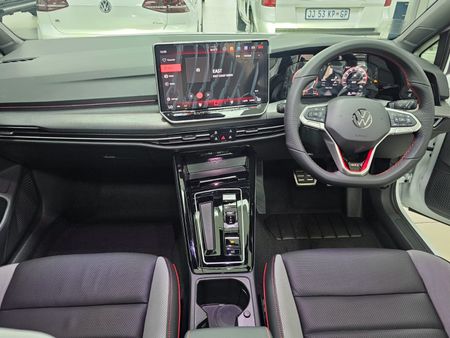 2026-Volkswagen-Golf-8-GTI-20-TSI-DSG_6