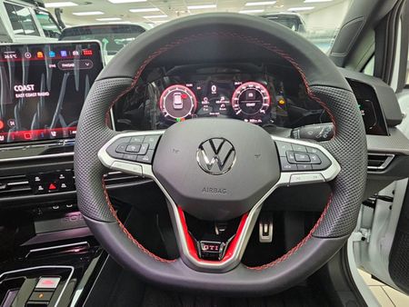 2026-Volkswagen-Golf-8-GTI-20-TSI-DSG_7