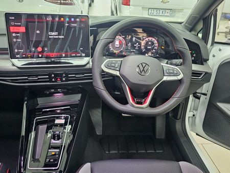 2026-Volkswagen-Golf-8-GTI-20-TSI-DSG_8