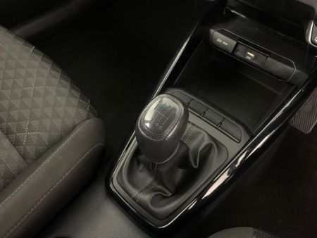 2022-Kia-Rio-14-LS-5-dr_10