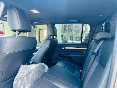 2026-Toyota-Hilux-28-GD-6-RB-Legend-55-Auto-Double-Cab_9