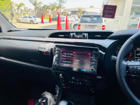 2026-Toyota-Hilux-28-GD-6-RB-Legend-55-Auto-Double-Cab_11