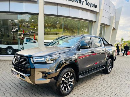 2026-Toyota-Hilux-28-GD-6-RB-Legend-55-Auto-Double-Cab_12