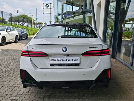2025-BMW-i5-eDrive40-M-Sport_3