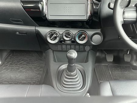 2026-Toyota-Hilux-24-GD-Single-Cab-FDeck_9
