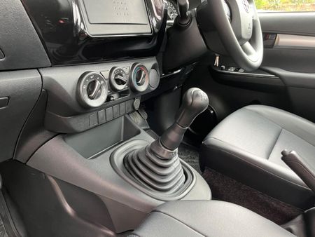 2026-Toyota-Hilux-24-GD-Single-Cab-FDeck_11