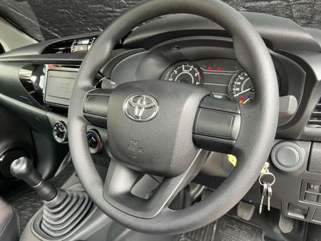 2026-Toyota-Hilux-24-GD-Single-Cab-FDeck_12
