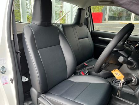 2026-Toyota-Hilux-24-GD-Single-Cab-FDeck_13