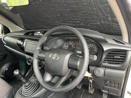 2026-Toyota-Hilux-24-GD-Single-Cab-FDeck_15