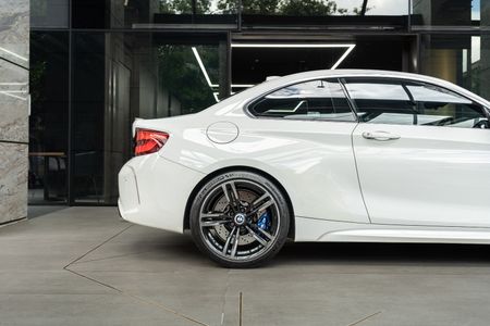 2018-BMW-M2-Coupe-Auto_9