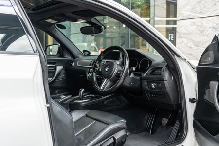 2018-BMW-M2-Coupe-Auto_17