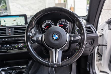 2018-BMW-M2-Coupe-Auto_19