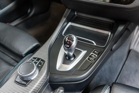 2018-BMW-M2-Coupe-Auto_22