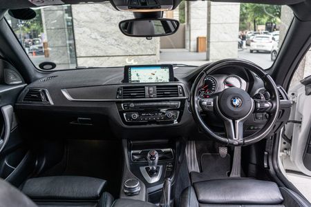2018-BMW-M2-Coupe-Auto_24