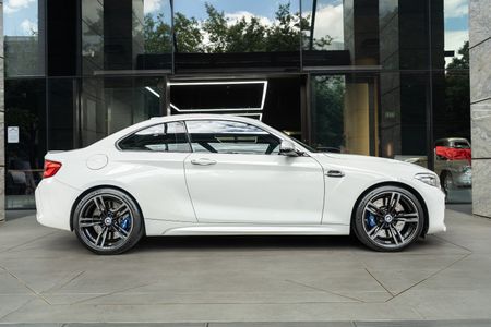 2018-BMW-M2-Coupe-Auto_2