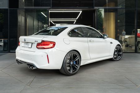 2018-BMW-M2-Coupe-Auto_3