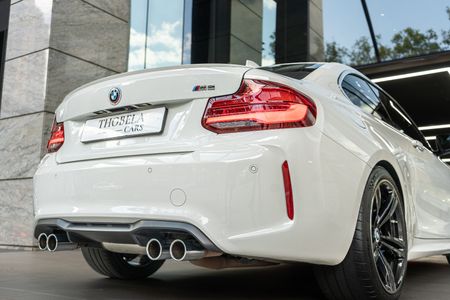 2018-BMW-M2-Coupe-Auto_5