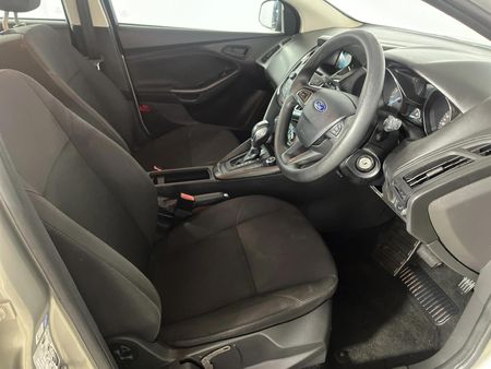 2016-Ford-Focus-10-EcoBoost-Ambiente-Auto_9