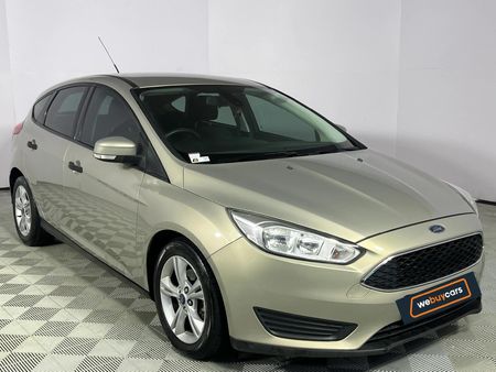 2016-Ford-Focus-10-EcoBoost-Ambiente-Auto_16