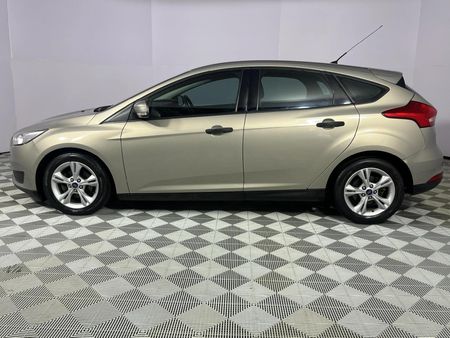 2016-Ford-Focus-10-EcoBoost-Ambiente-Auto_19