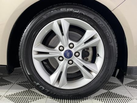 2016-Ford-Focus-10-EcoBoost-Ambiente-Auto_5
